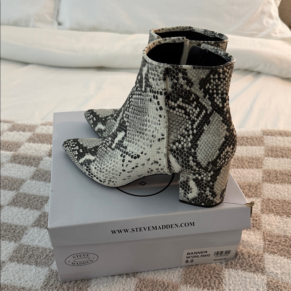 Steve Madden Banner natural snake booties size 8